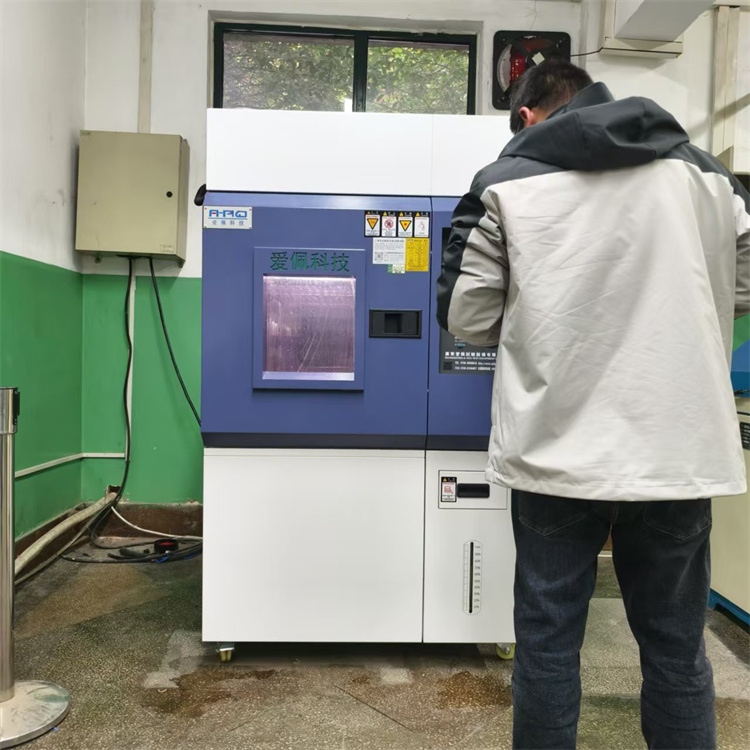 风冷式氙灯老化实验箱